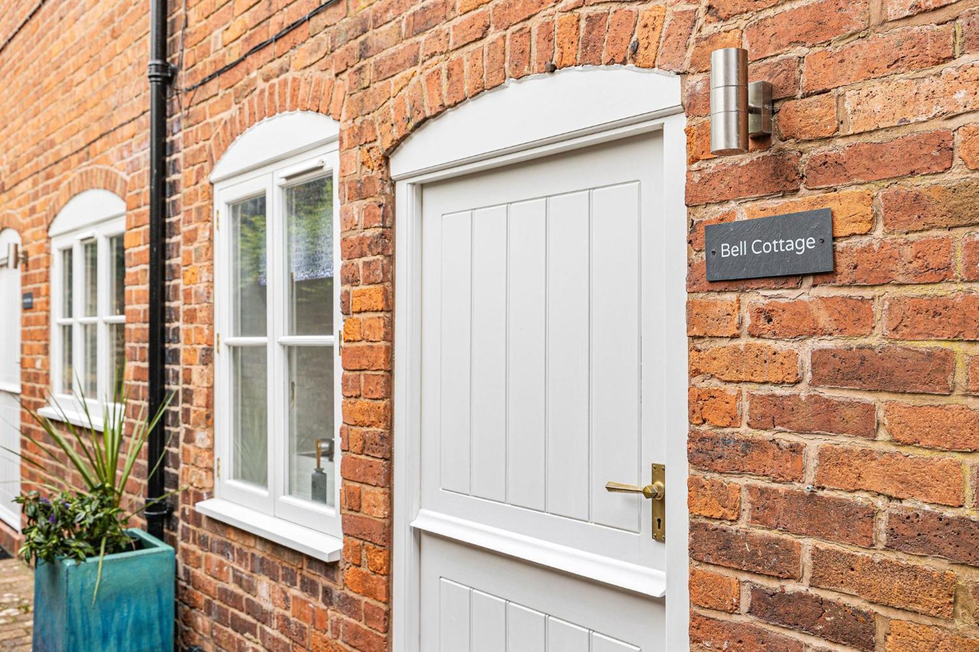 Bell Cottage By Ludlow Castle With Onsite Parking 외부 사진